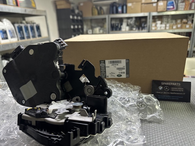 Замок задней левой двери LR078748 LAND ROVER