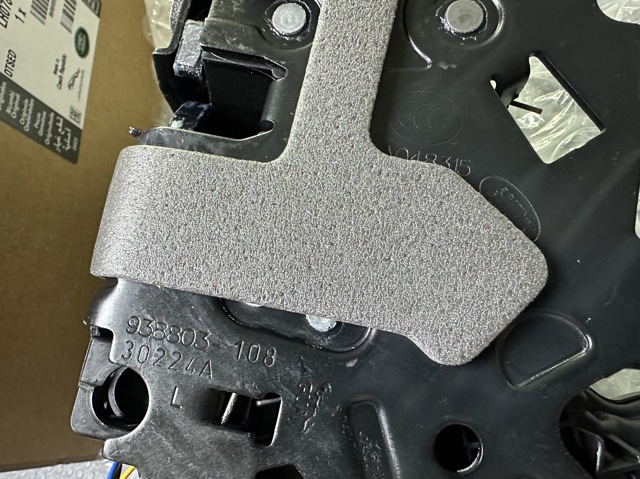 LAND ROVER LR078748 Замок двери задней левой в наличии Харьков