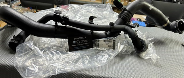 Шланг радиатора, нижний LR080120 LAND ROVER