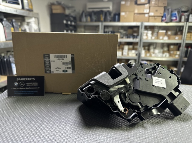 Замок передней пассажирской двери LR091524 LAND ROVER