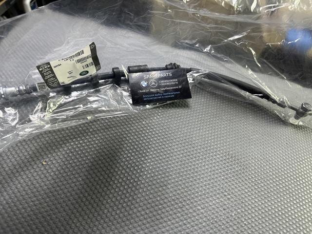 Передний правый тормозной шланг LR135811 LAND ROVER