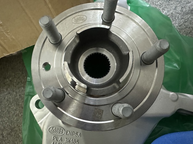 LR155542 Цапфа передняя правая купить Киев