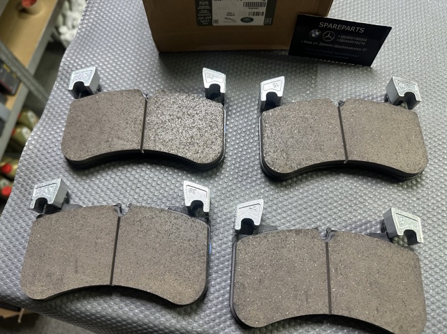 LR157174 LAND ROVER Передние тормозные колодки купить в Кривой Рог