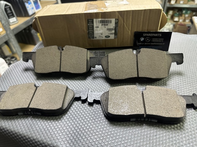 LR160486 LAND ROVER Передние тормозные колодки купить в Одесса