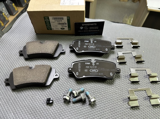 Колодки дисковые  LR162048 LAND ROVER