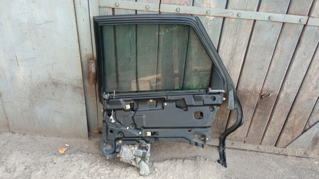 VAG 4A5845026A Стекло двери задней правой в наличии Украина