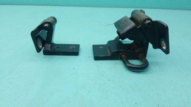 VAG 8D0833411C Петля двери задней левой в наличии Полтава