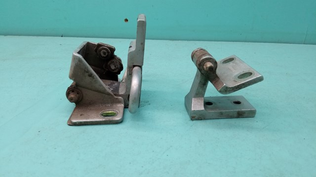VAG 8D0833412C Петля двери задней правой в наличии Чернигов