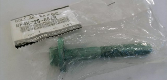 Болт крепления заднего нижнего рычага, внутренний BP4K2866ZB MAZDA