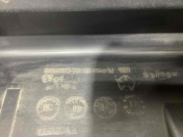 CHRYSLER 05182572AB Накладка (молдинг) порога наружная передняя правая в наличии Ужгород