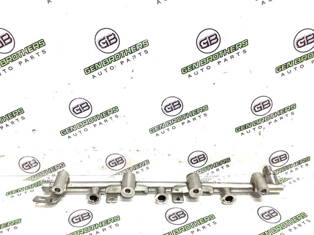 NISSAN 175215CA0A Распределитель топлива (рампа) правый в наличии Винница