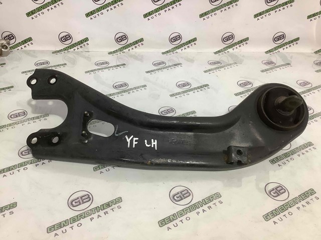 Рычаг/тяга задней подвески продольный нижний, левый 552703S000 HYUNDAI