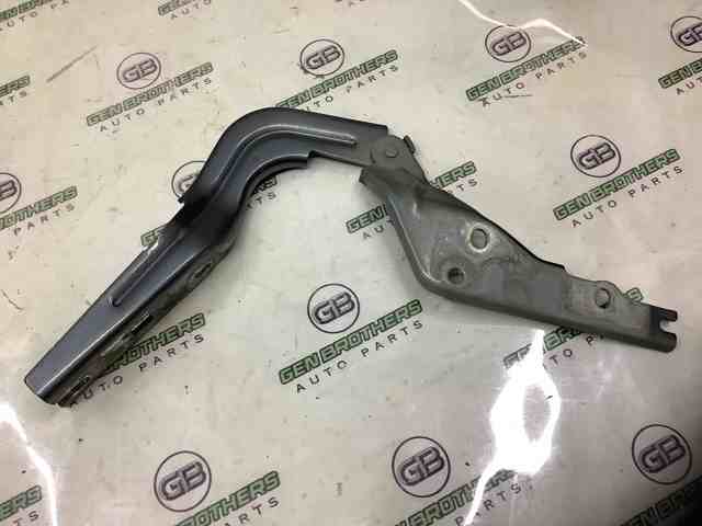 VAG 561823302C Петля капота правая в наличии Ирпень