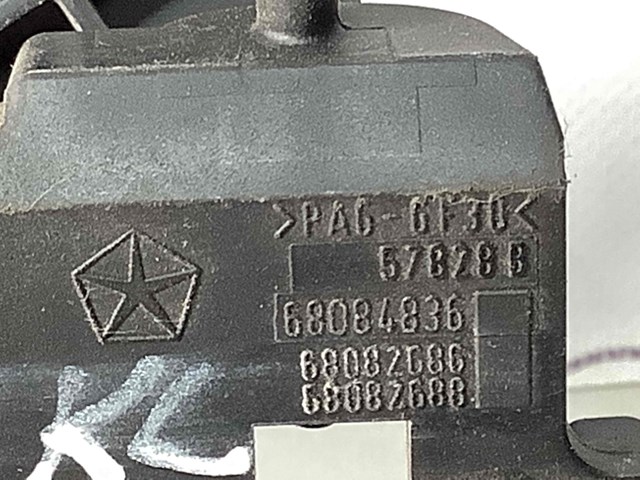 68084836 CHRYSLER Держатель наружной ручки двери задней правой купить в Черновцы