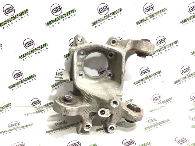 Кулак поворотный правый 68200070AD CHRYSLER