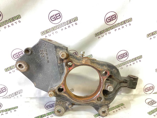 Цапфа поворотная правая 68246619AA CHRYSLER