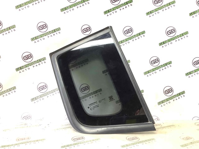 Стекло багажного отсека, правое 68255559AA CHRYSLER