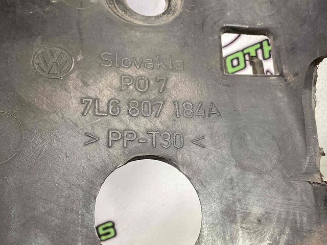 Кронштейн бампера переднего, правый 7L6807184A VAG