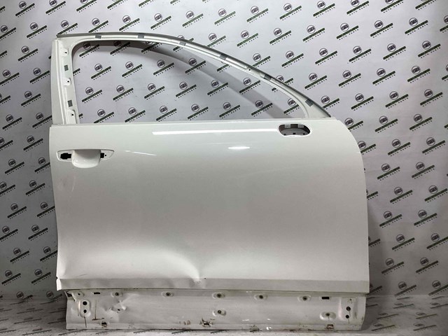 Пассажирская передняя дверь 7P0831312B VAG