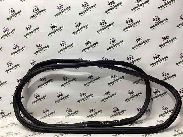 7P6827705 VAG Уплотнитель крышки багажника купить в Киев