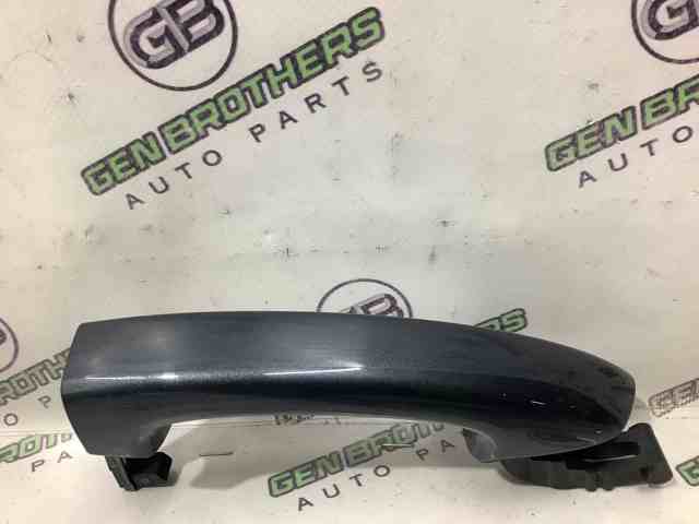 Ручка правой двери наружная 7P6837206E VAG
