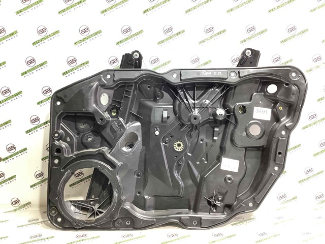Стеклоподъемник передней правой двери 7P6837756B VAG