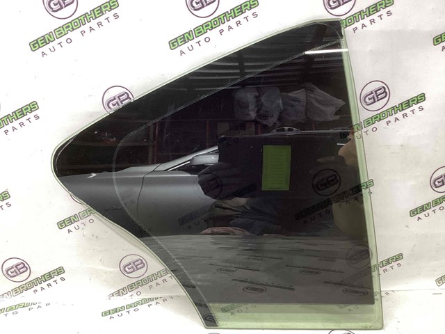 Задняя форточка правая 822626HE0A NISSAN