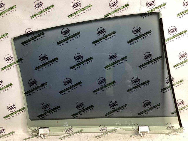 Стекло заднее левое 823016HE0A NISSAN