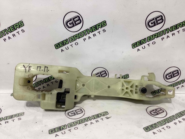 Держатель наружной ручки двери, передней правой 826653S000 HYUNDAI