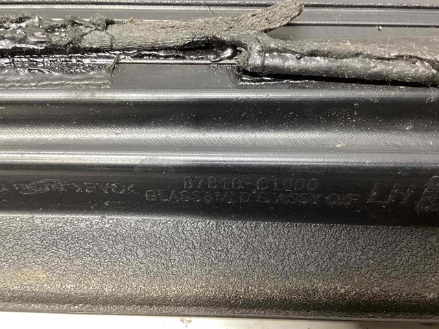 87810C1000 Стекло кузова (багажного отсека) левое купить Черкассы