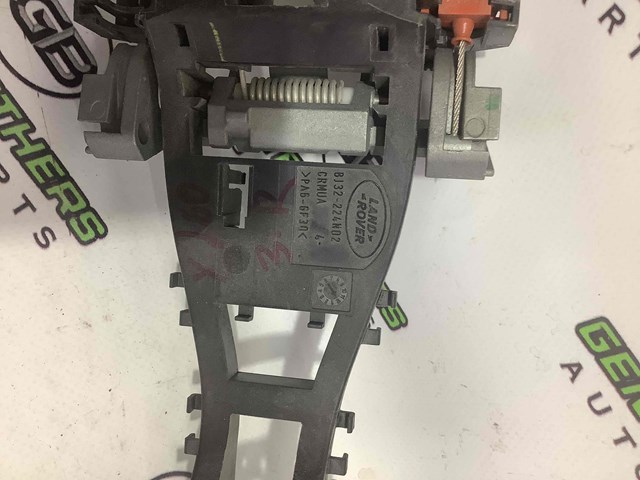 C2Z31750 Держатель наружной ручки двери передней правой купить Запорожье