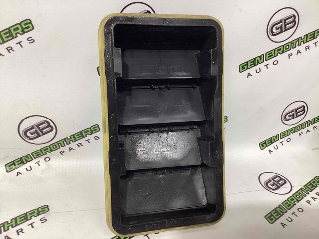 Решетка воздухозаборника салона LR002951 LAND ROVER