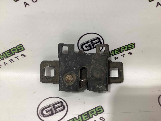 Запор капота (замок и привод замка капота) LR138825 LAND ROVER
