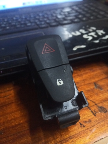 Кнопка аварийной сигнализации 252905668R RENAULT