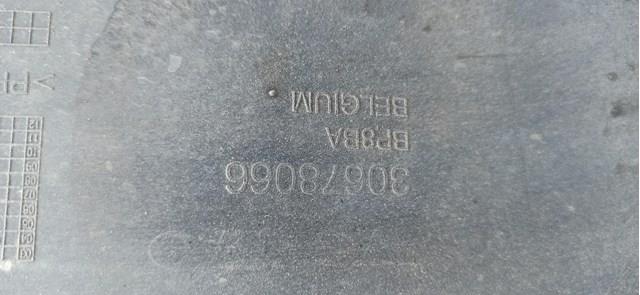 Задний бампер 30678066 VOLVO