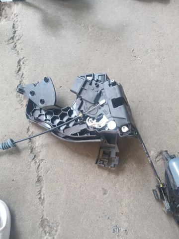 Замок двери задней левой 30799324 VOLVO