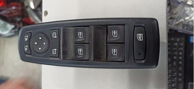 Кнопочный блок управления стеклоподъемником передний левый 809610006r