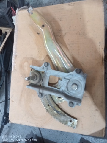 Стеклоподъемник левой задней двери 8272195F0A NISSAN