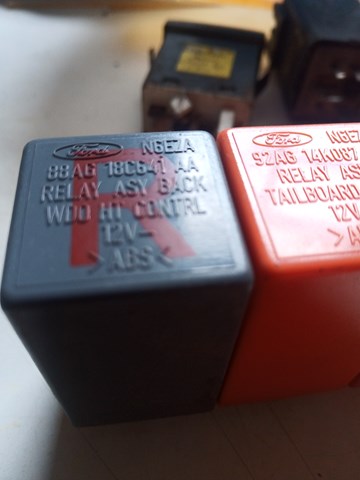 Реле обогрева заднего стекла 88AG18C641AA FORD