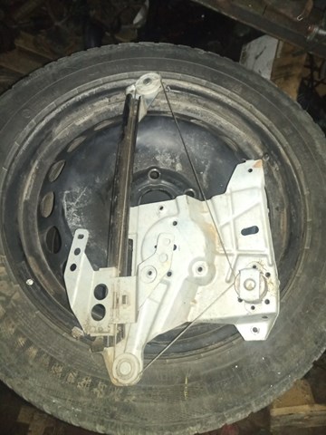 Стеклоподъемник задней правой двери 8D0839400A VAG