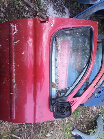 Пассажирская передняя дверь 9004W2 PEUGEOT