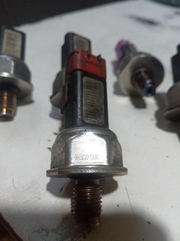 Датчик давления топлива 9658227880 PEUGEOT