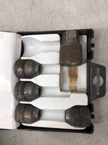 HYUNDAI 0B00237160 Гайка колесная в наличии Каменское