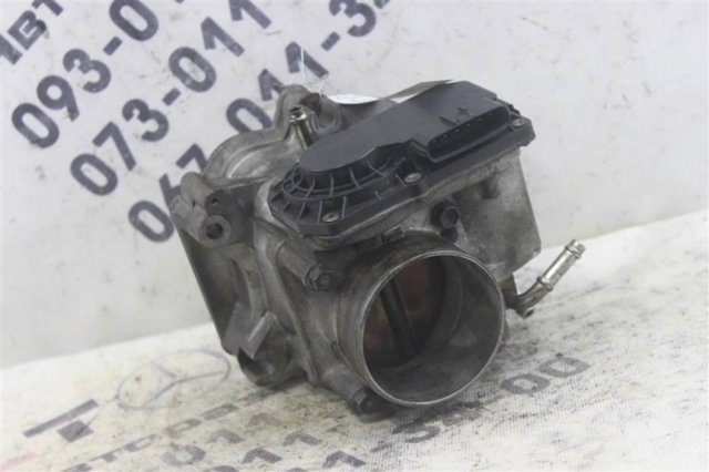 Блок дроссельной заслонки 220300A020 TOYOTA