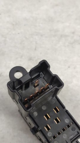 Кнопка подъемника переднего правого стекла 25411ED03A NISSAN