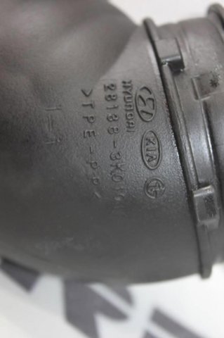 Патрубок воздушный выход воздушного фильтра 281383K010 HYUNDAI