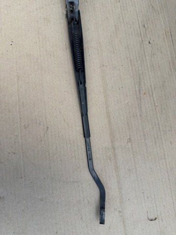 Щетка дворника левая 28890EB400 NISSAN