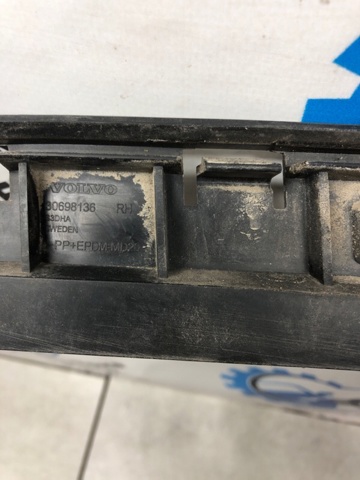 Направляющая заднего бампера, правая 30698136 VOLVO
