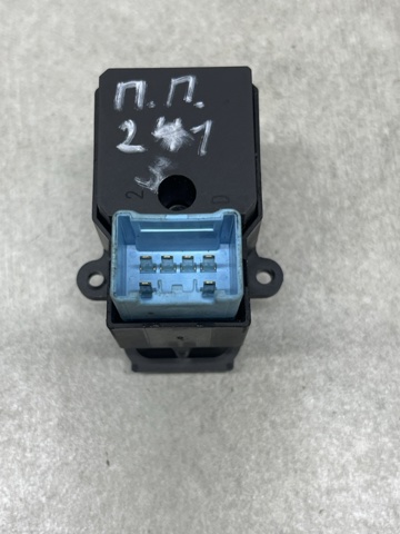 35770SEAJ01 HONDA Кнопка включения мотора стеклоподъемника задняя купить в Черновцы