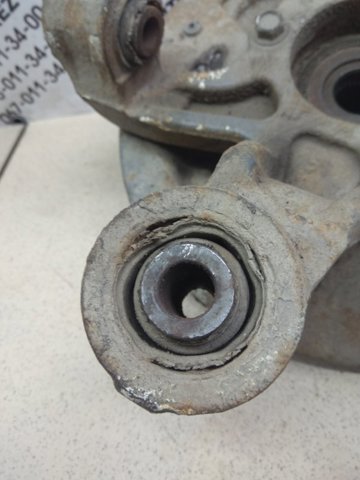 4611065J00 SUZUKI Цапфа (поворотный кулак) задний правый купить в Ирпень